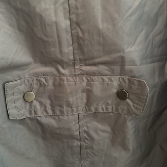 Windbreaker with adjustable sleeves and hood. NWT - Picture 3 of 4